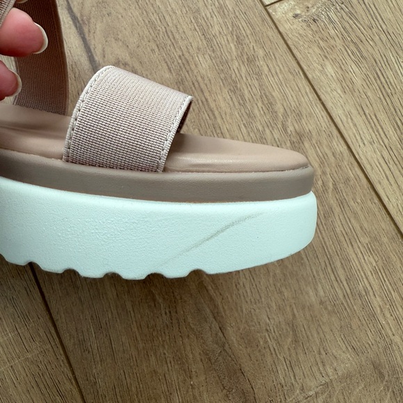 Brand New Steve Madden Adele Platform Sandals. Sz 9.5 - Picture 3 of 7